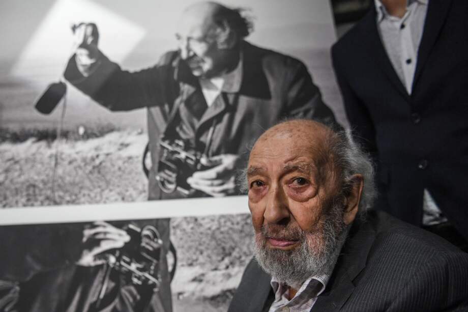 Ara Güler, nacido el 16 de agosto de 1928, comenzó su carrera de fotógrafo en el diario "Yeni Istanbul" en 1950. / AFP