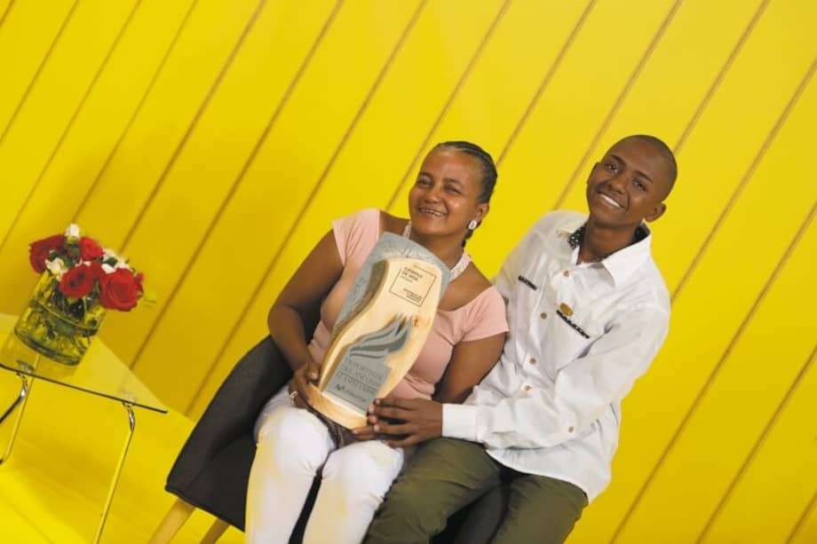 Johan Salas en compañía de su abuela Florentina, su gran apoyo en el deporte y en la vida. / Nelson Sierra Gutiérrez