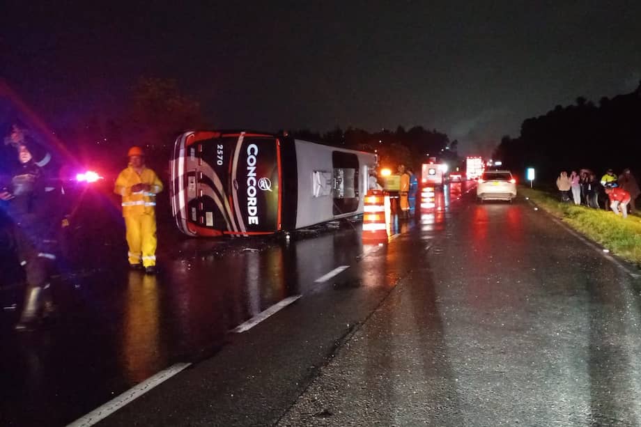 Un bus de la empresa Concorde se accidentó en la vía Bogotá-Tunja. El caso dejó una víctima fatal y siete heridos.