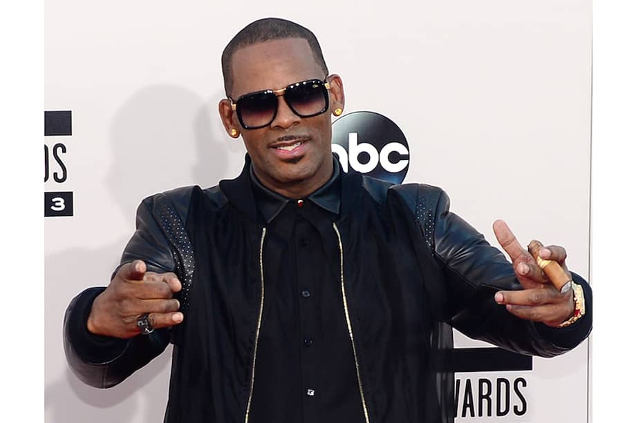 R.Kelly también se refiere en "I admit" a uno de sus mayores escándalos a los que ha tenido que hacer frente, que data de 2002, cuando se divulgó un vídeo en el que supuestamente aparecía manteniendo relaciones sexuales con una presunta menor, lo que le llevó a ser juzgado por pornografía infantil, cargo del que fue absuelto en 2008. / AFP
