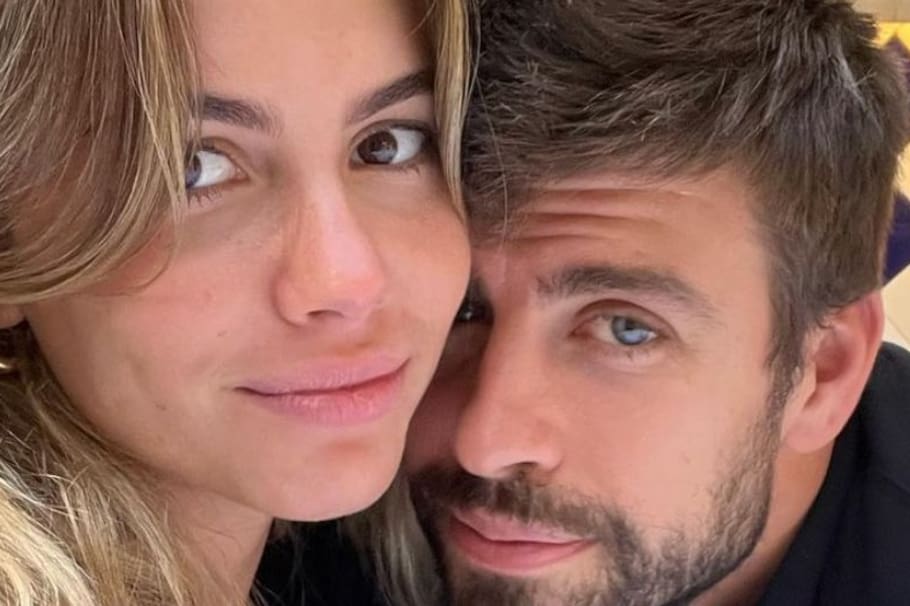 Se ha demostrado que la novia de Gerard Piqué no se deja afectar por las críticas y departe feliz con sus amigos.