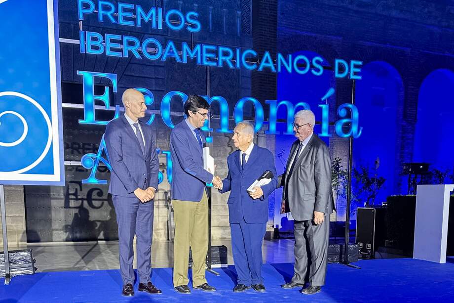 Grupo Puerto de Cartagena gana premio iberoamericano de economía azul