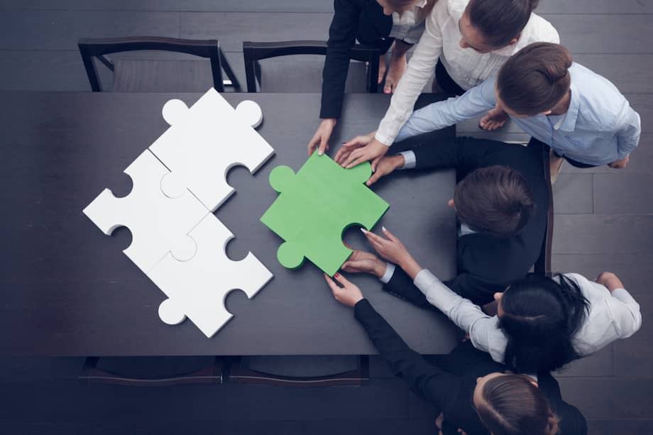 Teletrabajo y trabajo remoto, cercanía con el talento humano y la evolución del bienestar son algunas de las temáticas de los conversatorios.