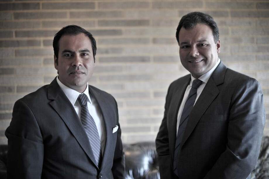 Ricardo Tafur, director regional de Productos de Consumo para Segmento Afluente de Visa, y Humberto Guihurt, director para Colombia. / Luis Ángel