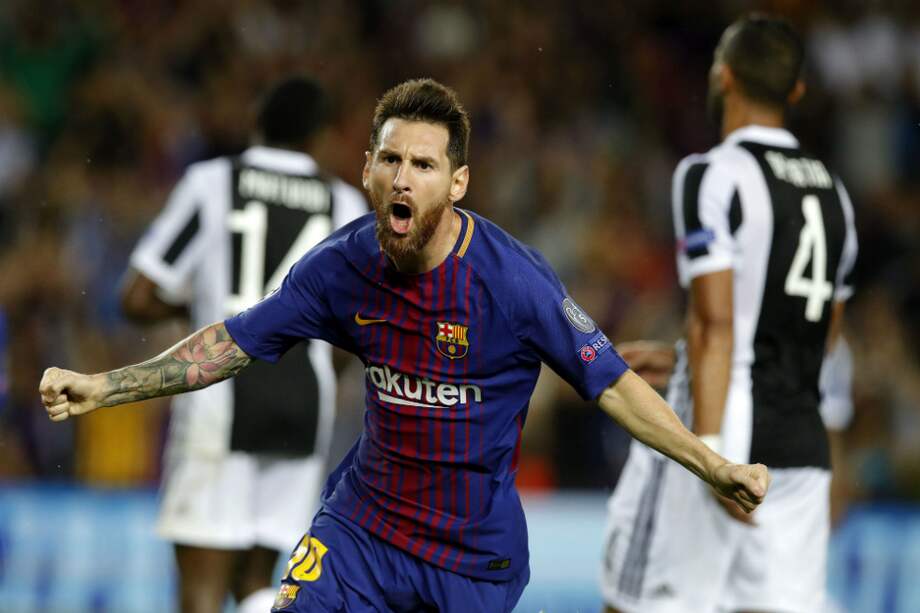 El argentino Lionel Messi celebra uno de los goles que anotó este martes en el Camp Nou. / EFE