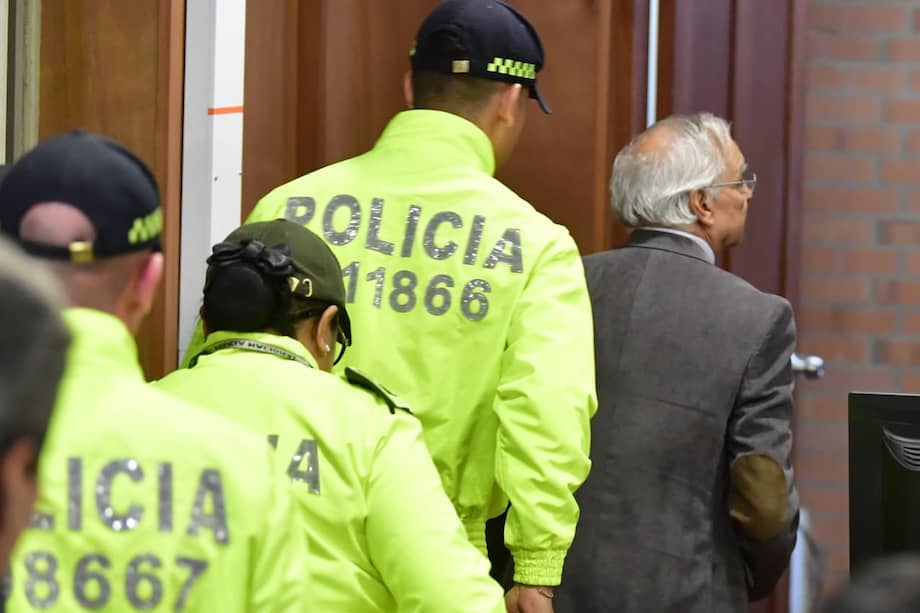 Ricardo Bonilla justamente en momentos en los que la Policía lo capturó en el Tribunal Superior de Bogotá.