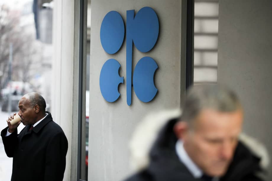 "Esta previsión está sujeta a una posible revisión a la baja debido a las incertidumbres relacionadas con el rumbo de la economía global", subraya el informe de la OPEP. / Bloomberg.