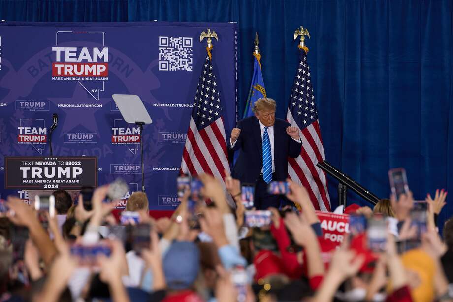 "Esto es 2024, y el rufián resultó golpista, armó y estimuló una insurrección para impedir la transición pacífica del poder y, en el camino, trató de alterar con documentos falsos y presiones indebidas, resultados electorales inobjetables. Además, de manera ilegal se quedó con decenas de cajas con documentos secretos y altamente confidenciales, almacenadas en su club de Florida, llamado Mar-a-Lago, sin tener la autoridad para retenerlos" - Sergio Otálora