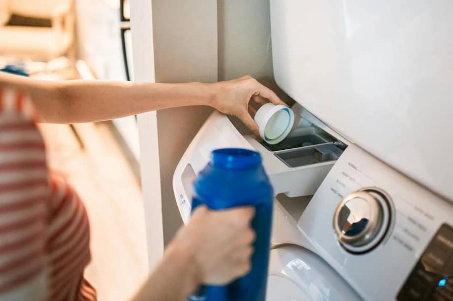 La lavadora limpia la ropa, pero ¿quién la limpia a ella?