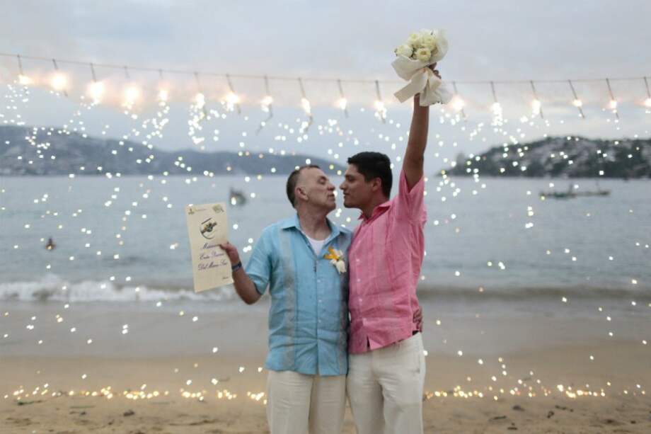 En el matrimonio masivo se casaron 20 parejas homosexuales / AFP