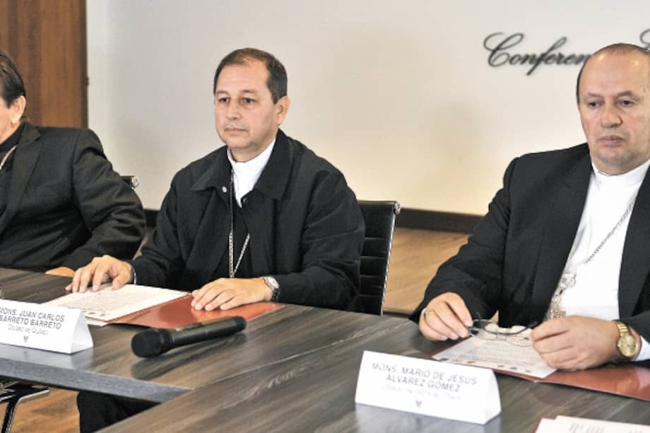 Los monseñores Hugo Alberto Torres, Juan Carlos Barreto y Mario de Jesús Álvarez. / Óscar Pérez - El Espectador