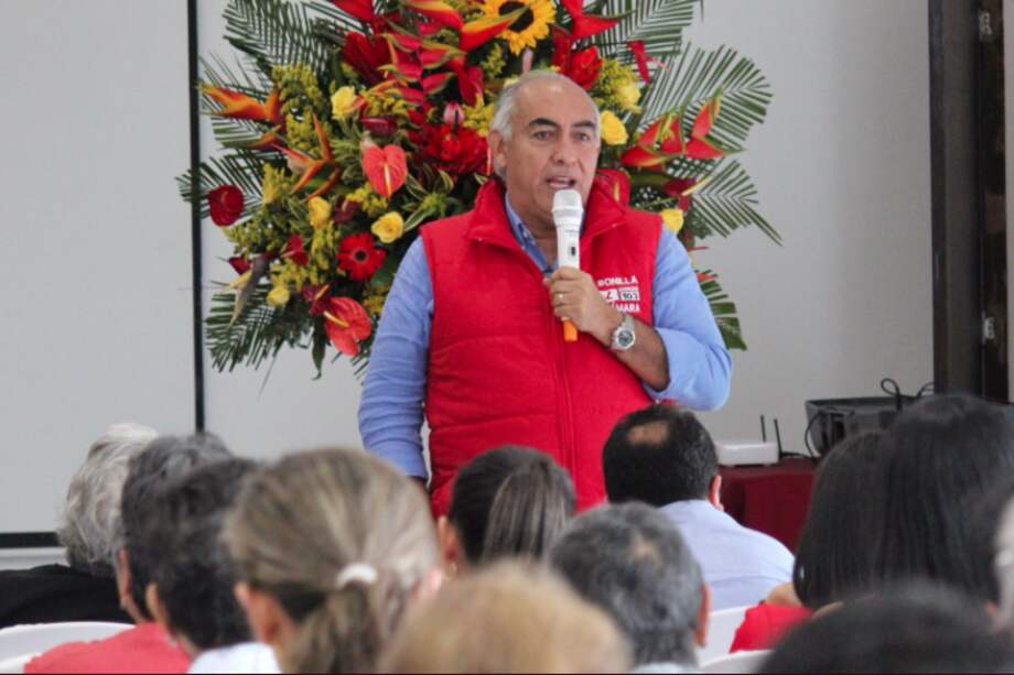 El representante liberal Carlos Julio Bonilla dice que le quieren hacer daño a su campaña porque es hoy la más fuerte. / Tomada de Twitter
