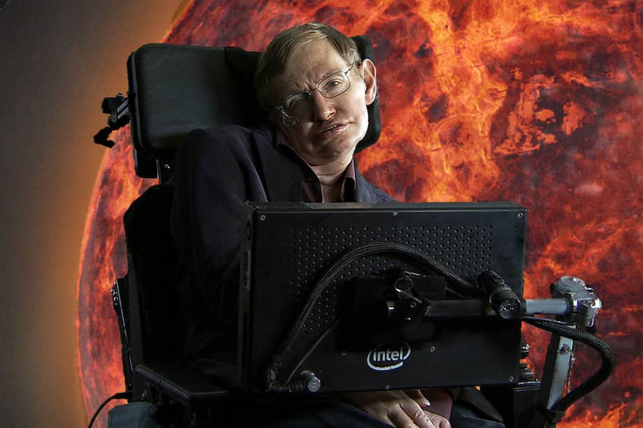 Stephen Hawking frente a la imagen del sol en Actividad Solar Máxima. / Lwp Kommunikáció/Flickr
