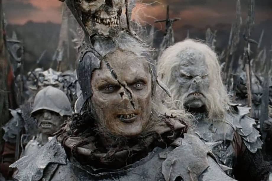 La banda sonora de la serie original de Amazon de la primera temporada incluye dos participaciones del elenco de El señor de los anillos: Los anillos de poder: Sophia Nomvete (Princesa Disa) en la canción “A Plea to the Rocks” y “This Wandering Day”, cantada por Megan Richards (Poppy Proudfellow).