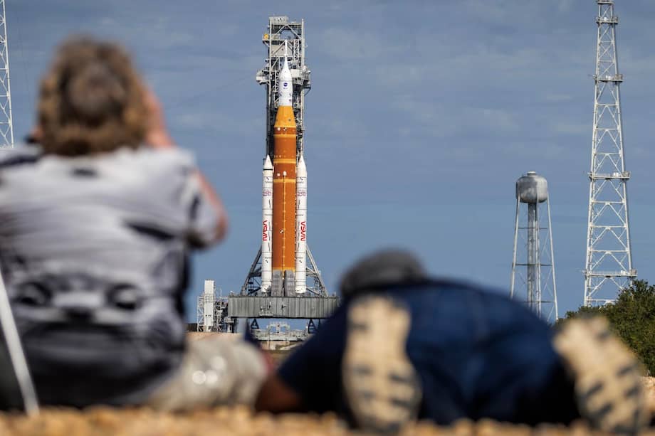 Imagen del Sistema de Lanzamiento Espacial en el Centro Espacial Kennedy de la NASA.