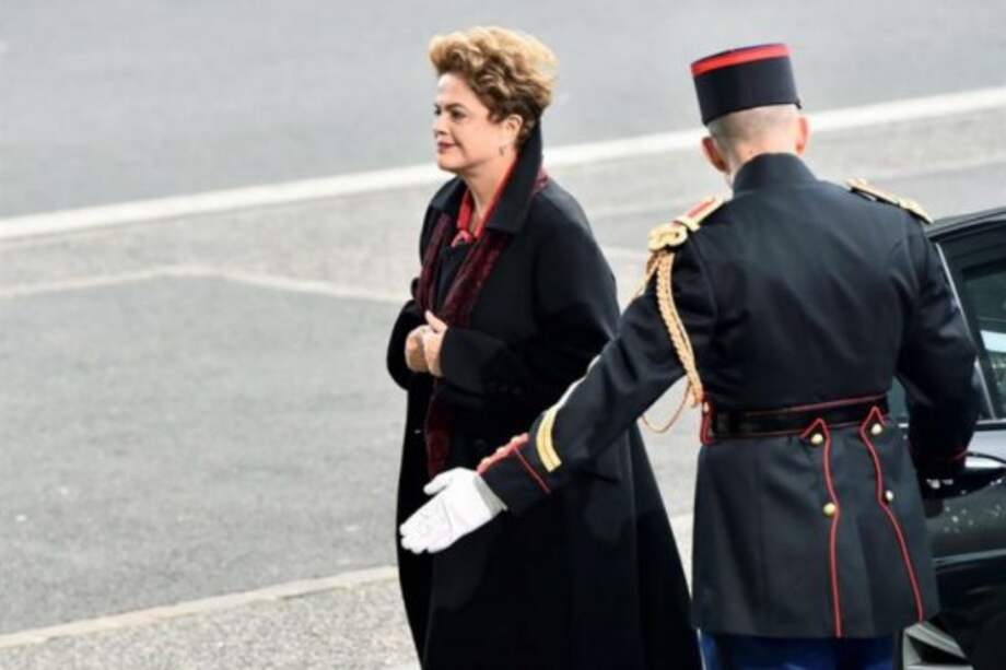 Rousseff busca reconquistar a la izquierda mientras lucha contra destitución