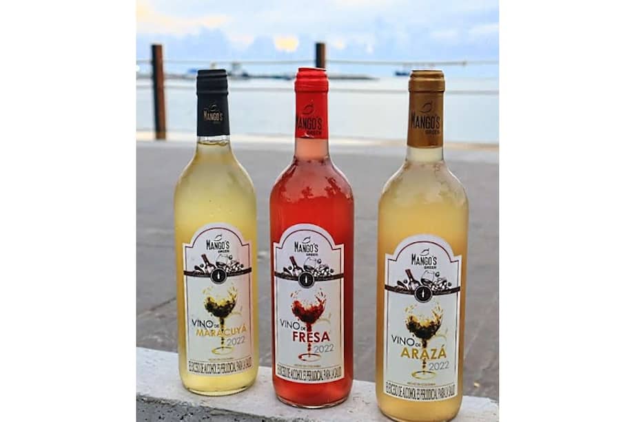 El abanico de frutas es amplio: moras, ciruelas, arándanos, grosellas, frambuesas, fresas, piñas, bananos y sauco.