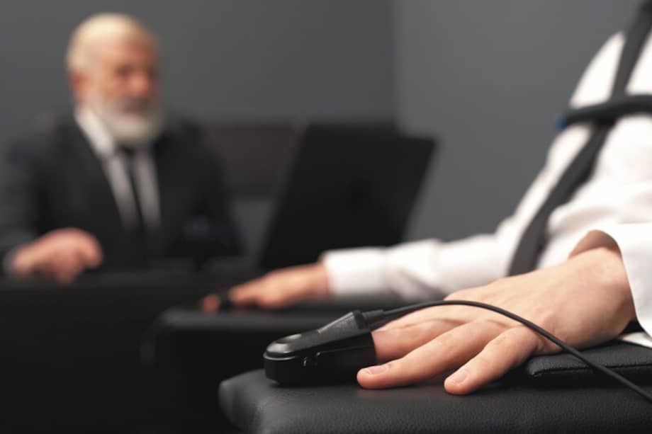 Una prueba de polígrafo consta de varias etapas: una entrevista, la apliación de polígrafo y una evaluación de resultados. Puede durar entre dos y tres horas. / Getty Images