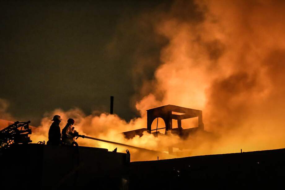 Anualmente son depositados entre 2 y 2,5 millones de llantas, de las cuales el 30 por ciento terminan en calles. / Luis Alejandro Vásquez - Cuerpo Oficial de Bomberos