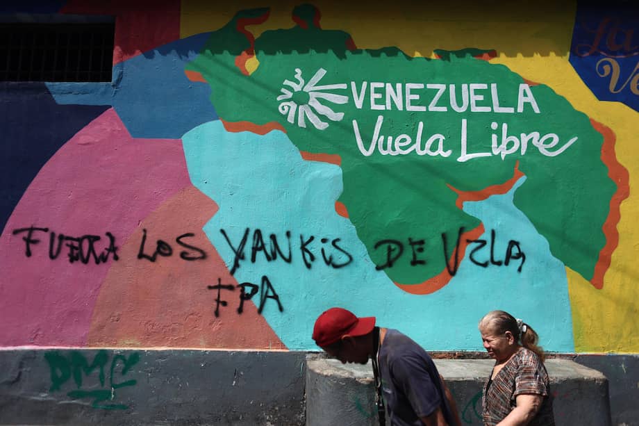 Una pared pintada durante una protesta en Caracas contra el diálogo impulsado por Estados Unidos entre el oficialismo y un sector de la oposición venezolana.