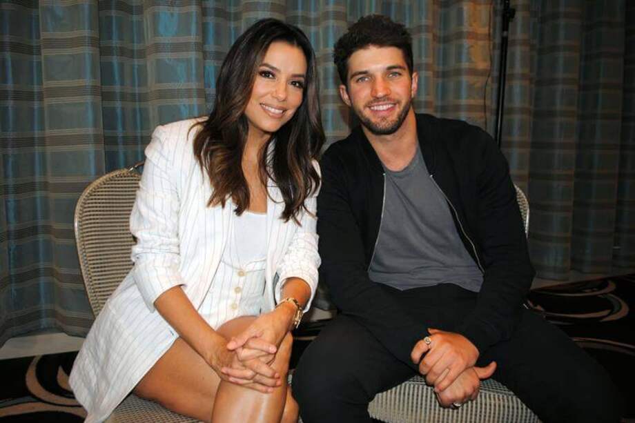 La productora ejecutiva de "Grand Hotel", la actriz Eva Longoria, y el actor Bryan Craig, que interpreta al personaje de Javi Mendoza en la serie que se estrena en junio en la cadena ABC. / EFE