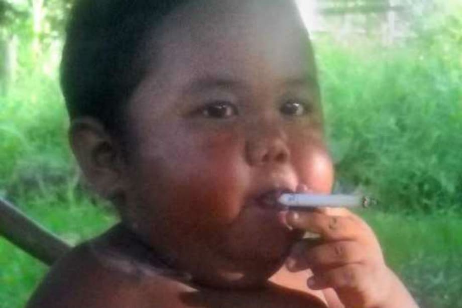 El "bebé fumador" dejó el cigarrillo por otro vicio