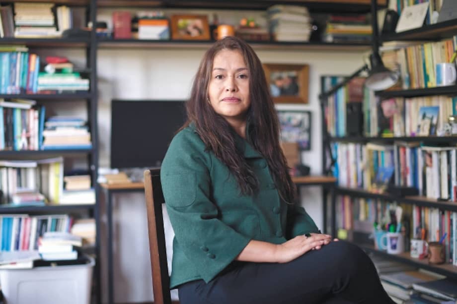 Claudia Vaca advierte: “Dada la dramática escasez mundial, Colombia debería diversificar sus opciones. Me refiero, concretamente, a las vacunas de Rusia, China y Cuba”. /