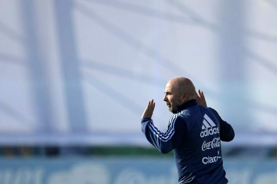 Jorge Sampaoli, durante un entrenamiento de la selección argentina, previo a enfrentar a Perú en un duelo clave para la clasificación a la Copa Mundo Rusia 2018. / AFP
