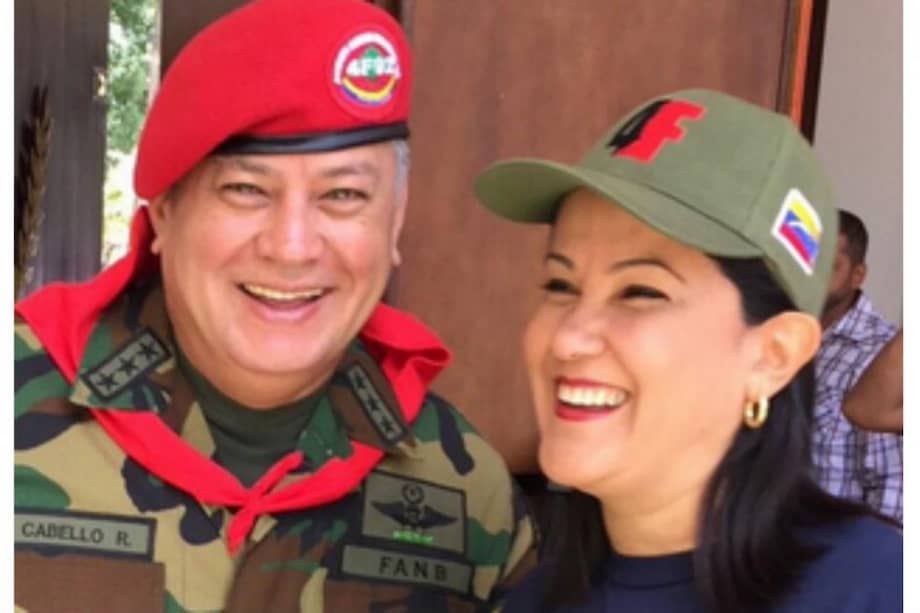 Marleny Contreras acompañada de su esposo, el presidente del Parlamento, Diosdado Cabello. / Tomada de Twitter @Marlenycdc