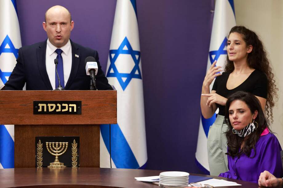 El primer minstro israelí Naftali Bennett durante una rueda de prensa.