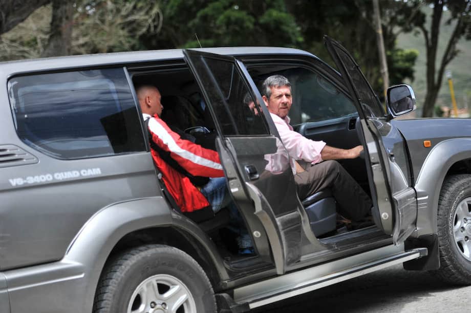 Esta imagen del alcalde Miguel Guzmán evidencia la tensión en El Dovio. / Luis Ángel