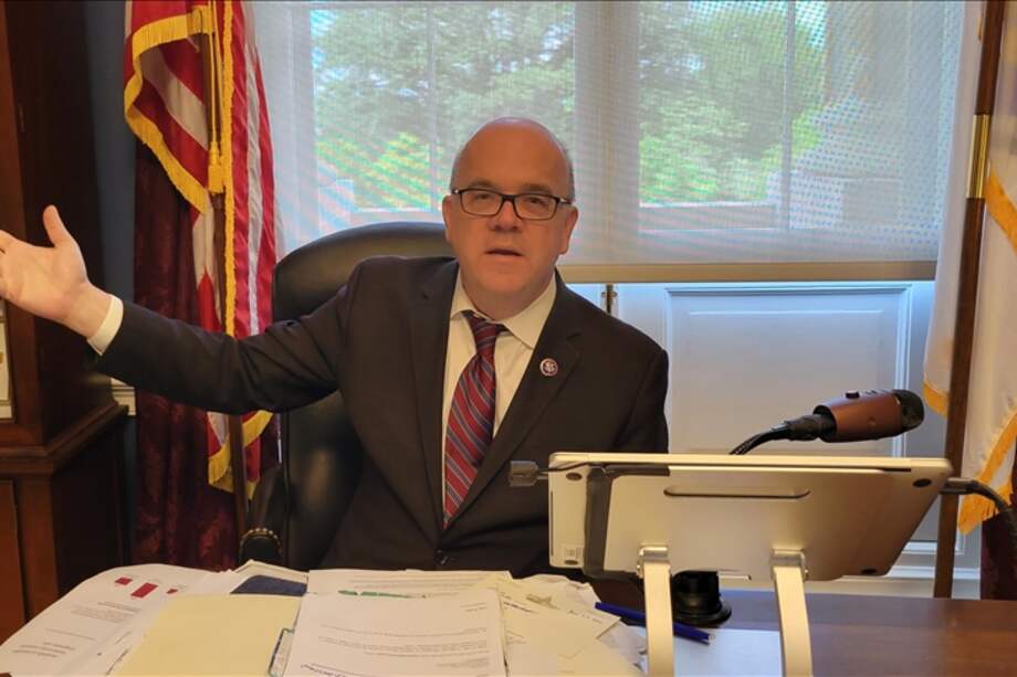 El congresista estadounidense Jim McGovern durante una entrevista con la Agencia Anadolu en Washington.