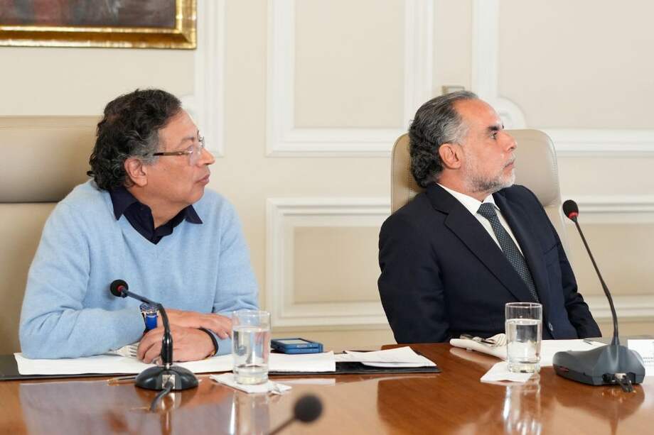 El presidente Petro le dio la orden al ministro Benedetti durante el quinto consejo de ministros que transmitió por redes.