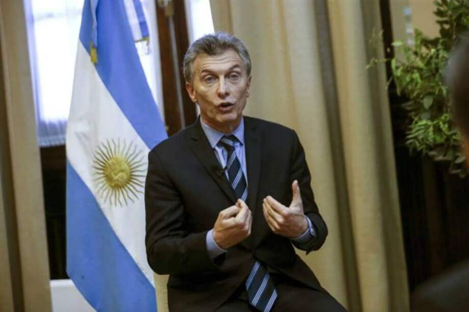 La economía argentina sufre fuertes reveses desde que el actual mandatario, Mauricio Macri, perdió las primarias presidenciales ante el candidato de centro izquierda Alberto Fernández. / EFE
