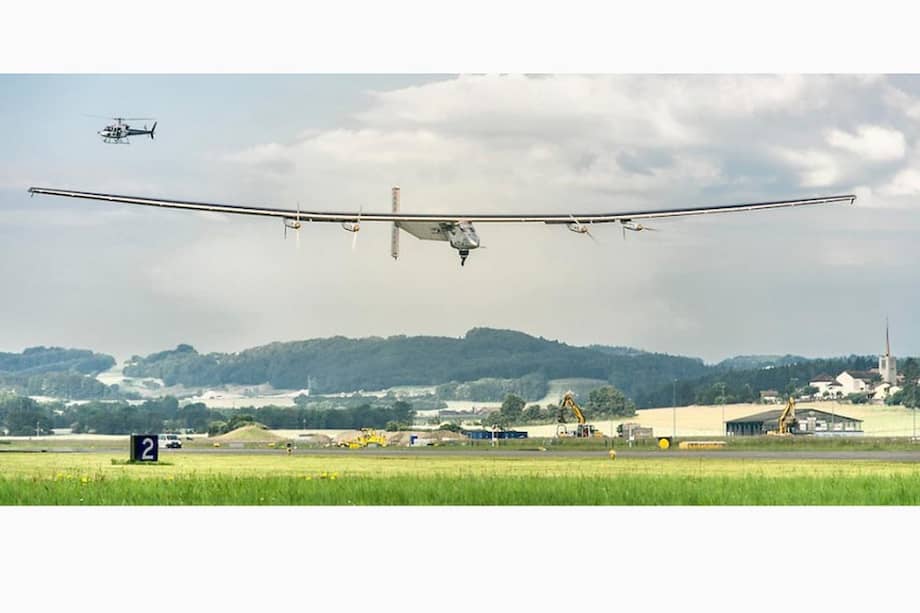 Avión solar que dará la vuelta al mundo pasó primera prueba