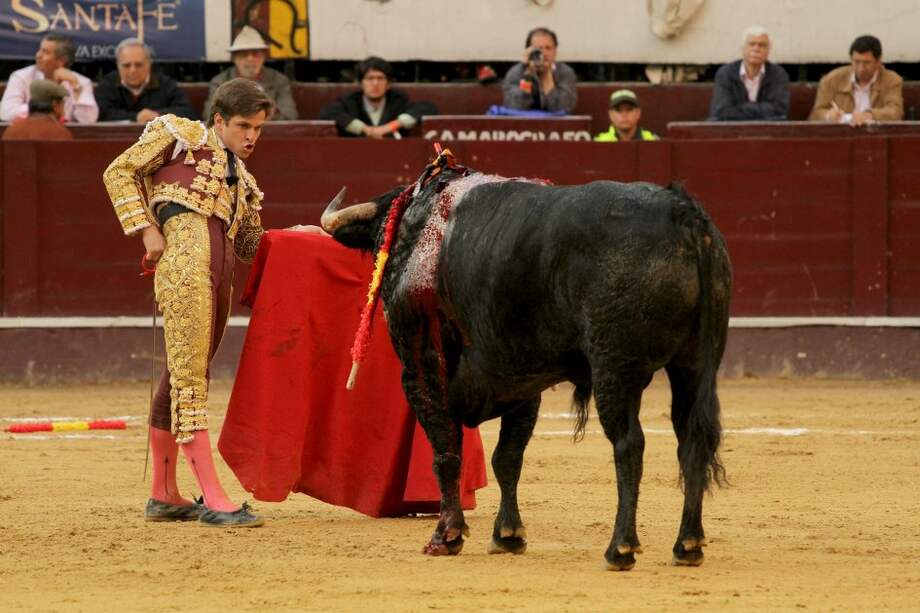 Julián López "El Juli" realiza su faena. / Archivo