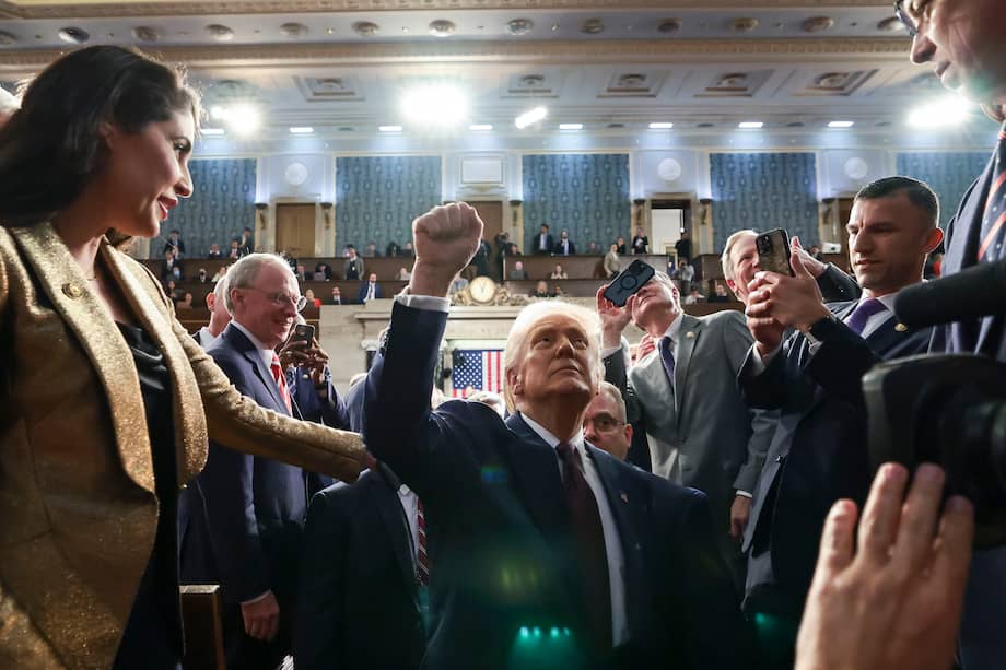 WASHINGTON (United States), 05/03/2025.- US President Donald Trump gestures after addressing a joint session of the United States Congress at the US Capitol in Washington, DC, USA, 04 March 2025. (Estados Unidos) EFE/EPA/WIN MCNAMEE / POOL