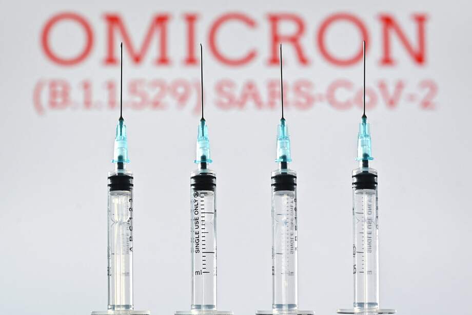 El estudio se centró en las vacunas de Pfizer de dos dosis. Frente a hospitalización o riesgo de muerte, la eficacia pasaría del 93% con delta al 70% con ómicron.