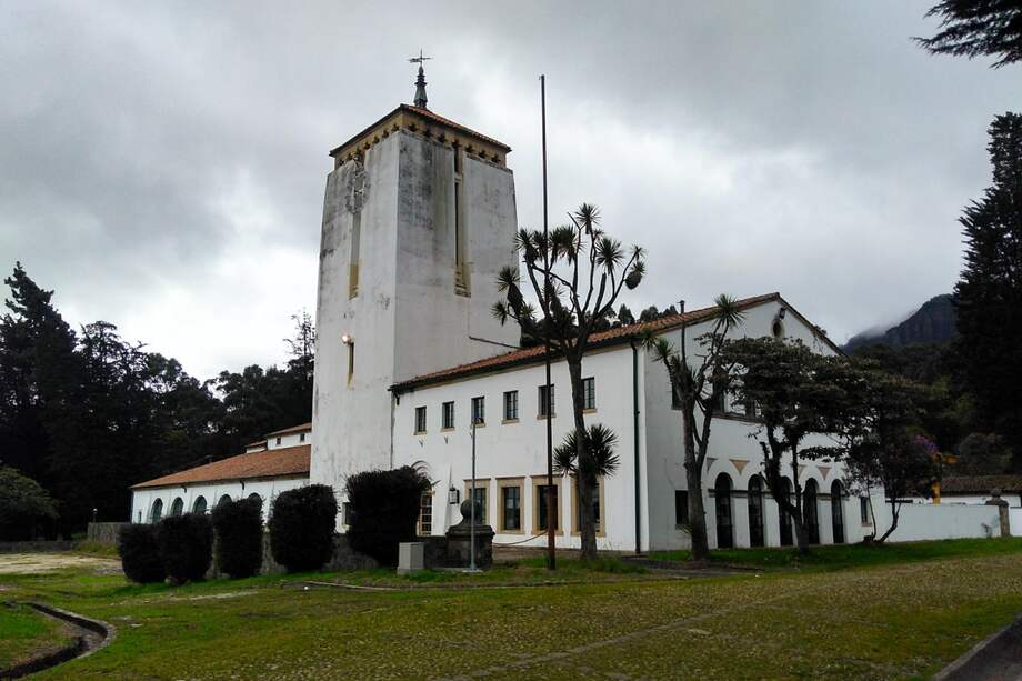 La construcción de la planta de tratamiento de Vitelma empezó en 1934 y se inauguró en 1938. Desde su puesta en funcionamiento se consideró como un hito en la historia de la ciudad, al reemplazar a los viejos tanques de almacenamiento de agua de Egipto, San Diego y Chapinero.