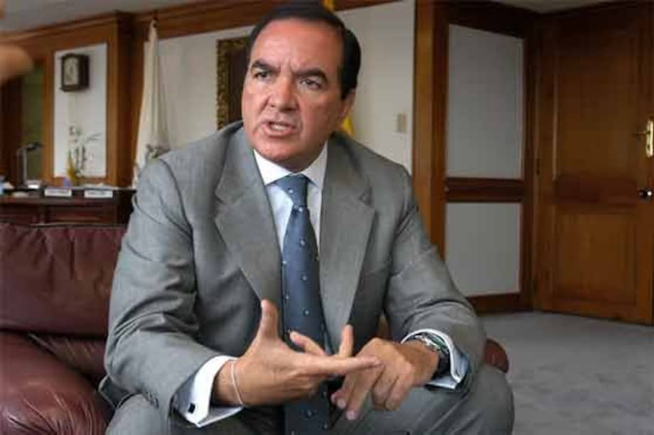 Edgardo Maya Villazón gana terreno en contienda por la Contraloría General de la República