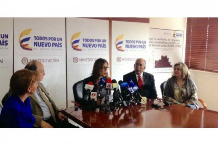 El nuevo Plenum de la San Martín: Germán Sierra, presidente; Roberto Zarama, Edna Bonilla Sebá, y Ángela Echeverry Arcila. / Ministerio de Educación