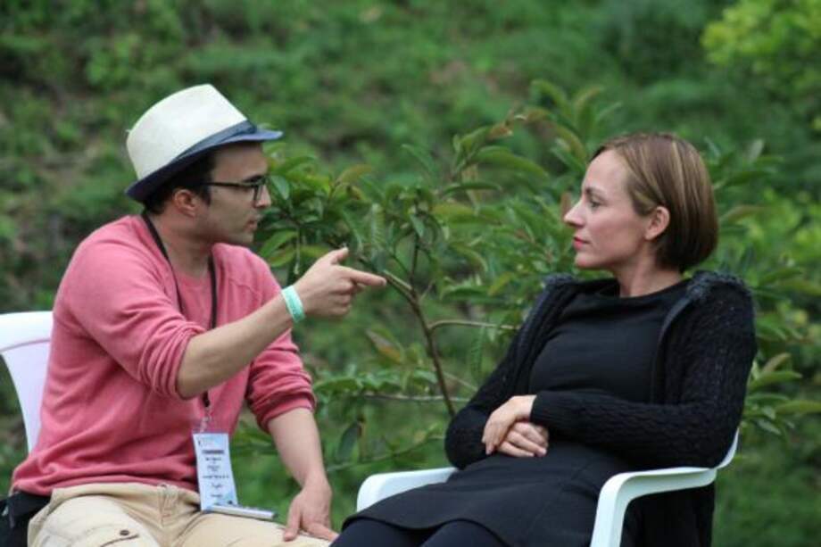 Tanja Neijmeijer cuenta que los momentos más duros del proceso de negociación entre el Gobierno y las Farc se dieron en medio de los encuentros con las víctimas del conflicto armado./ Fotos: Joseph Borja y Boris Guevara