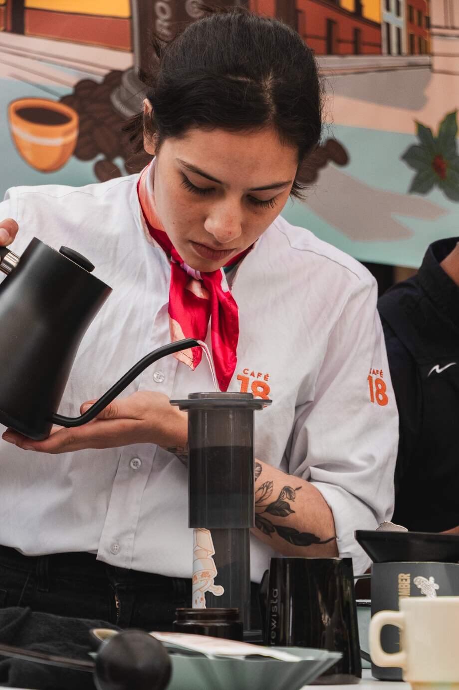 AeroPress: el método que revoluciona el café cumple 20 años y se toma Cali