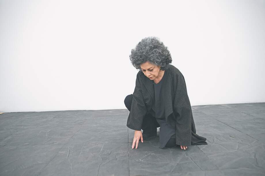 Doris Salcedo en Fragmentos, lugar entendido como un contramonumento que rinde homenaje a las víctimas del conflicto armado en Colombia. / Cristian Garavito-El Espectador