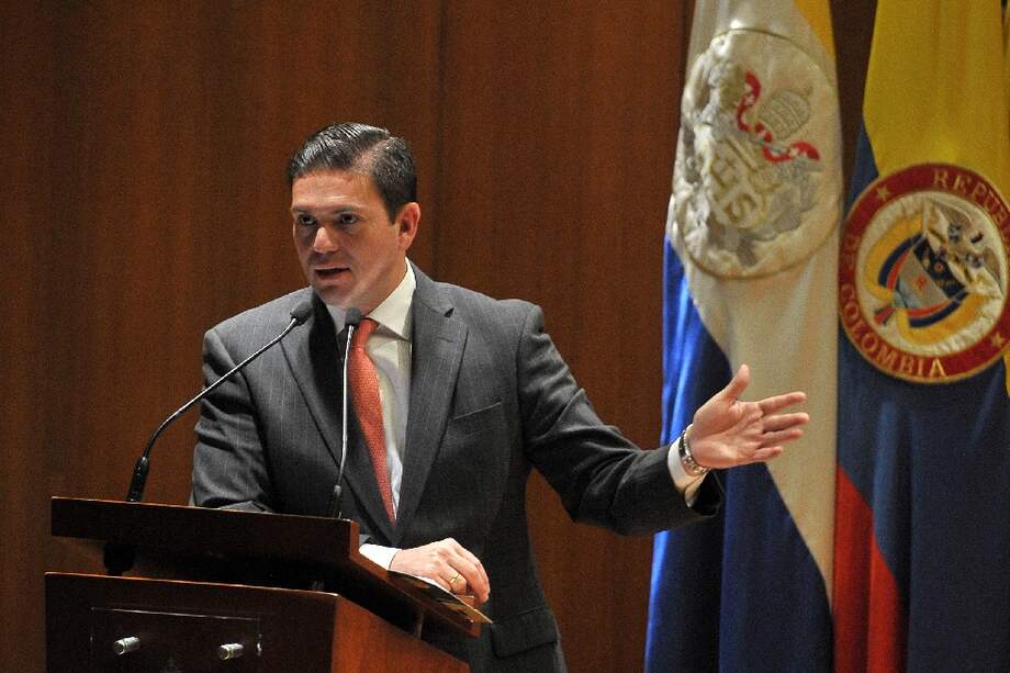 El ministro de Defensa, Juan Carlos Pinzón, durante su charla en la U. Javeriana. /Gustavo Torrijos