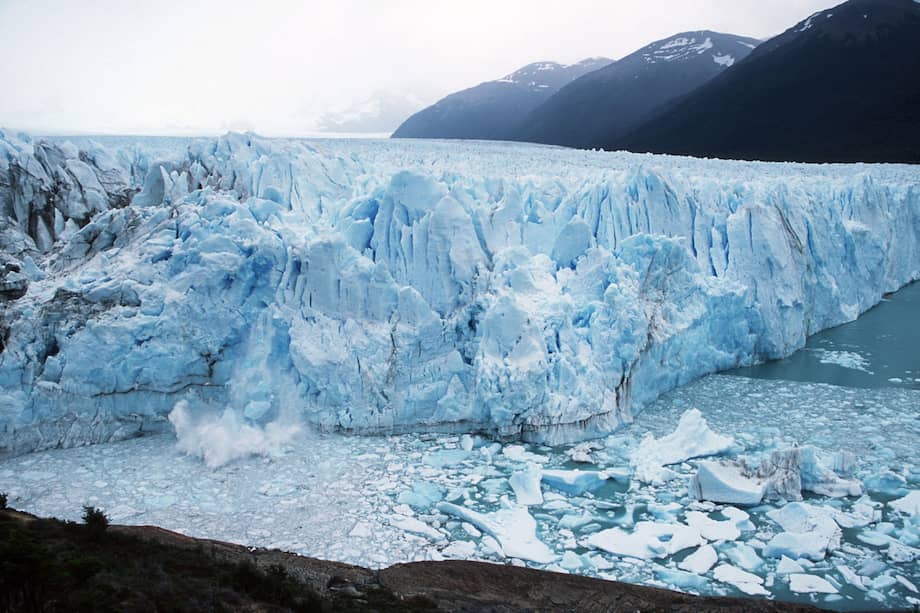 Foto cedida por Greenpeace de un glaciar en San Juan, Argentina, donde organizaciones ambientales alertan sobre los riesgos de la reforma a la ley de protección de glaciares.