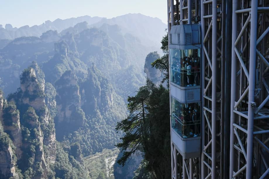 Inaugurado en 2002, el ascensor Bailong, "Cien dragones" en chino, se sitúa en la provincia montañosa de Hunan.