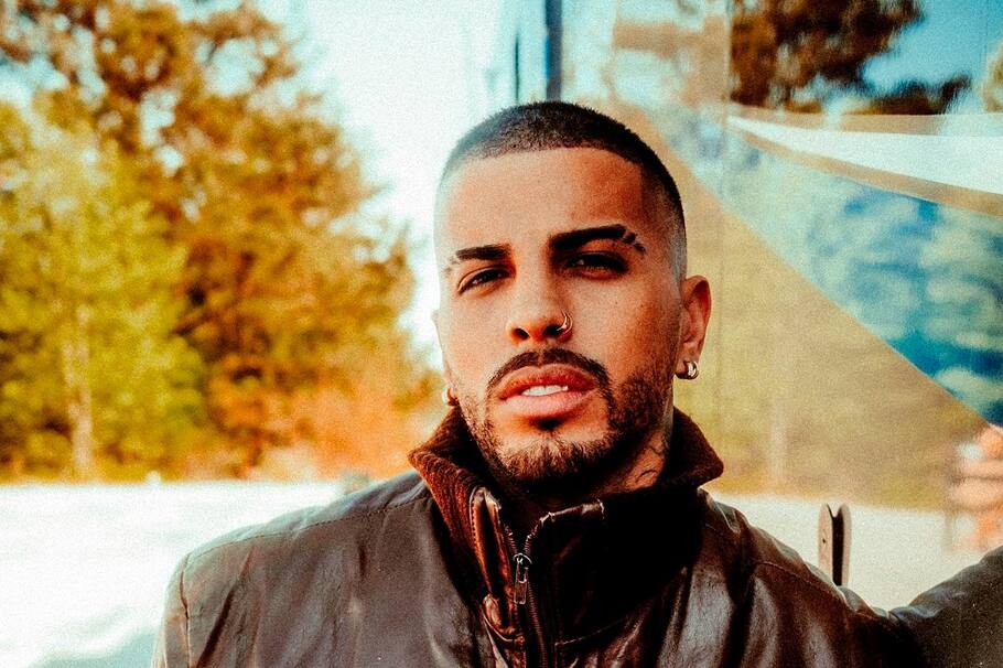 El cantante, de 28 años, confesó ser gran fan de artistas mexicanos como Selena, Luis Miguel y el grupo Reik, y sobre estos últimos adelantó que tiene una sorpresa en puerta.