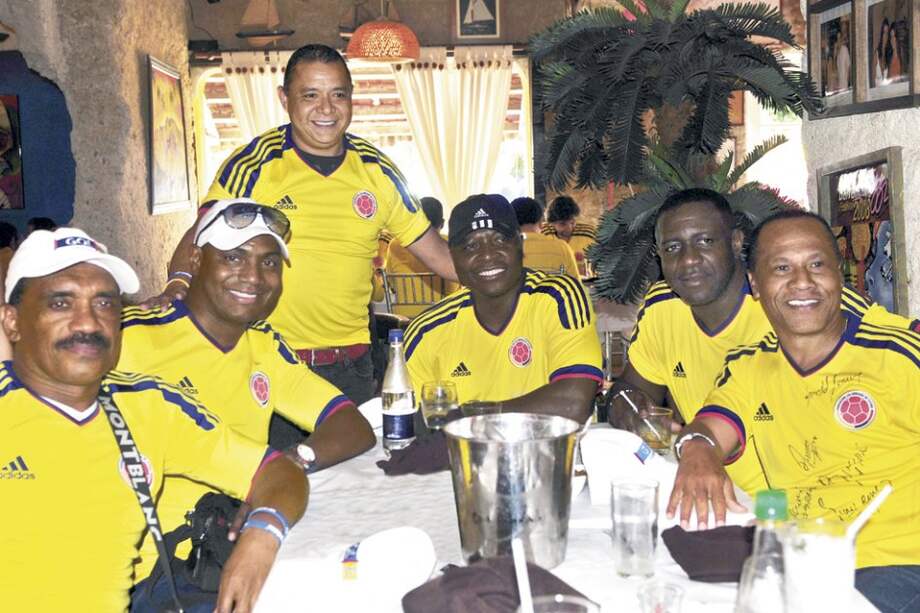 Las seis leyendas en la presentación del Golcaracol como el canal oficial de la selección. De izq. a der.: Arnoldo Iguarán, Hárold Lozano, Iván René Valenciano, Freddy Rincón, Adolfo Valencia y Willington Ortiz. / Óscar Pérez