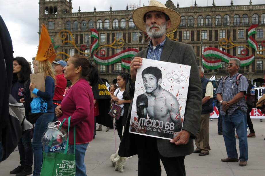 Miles de personas marcharon desde la Plaza de Las Tres Culturas hasta el Zócalo capitalino. / Leonardo Klück
